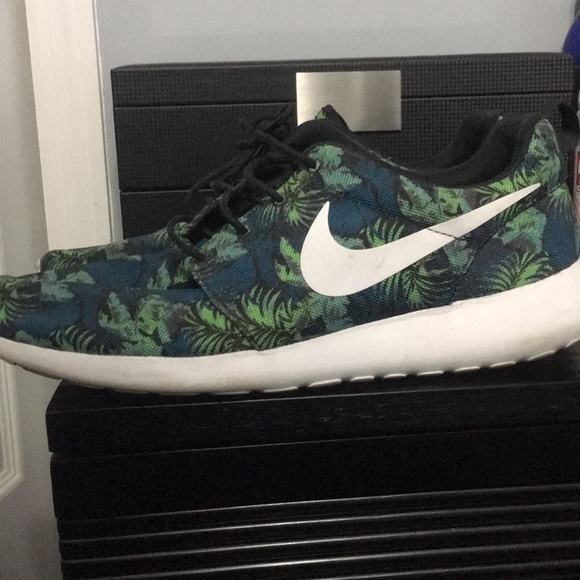 Nike roshe run size 10.5 - Picture 2 of 5
